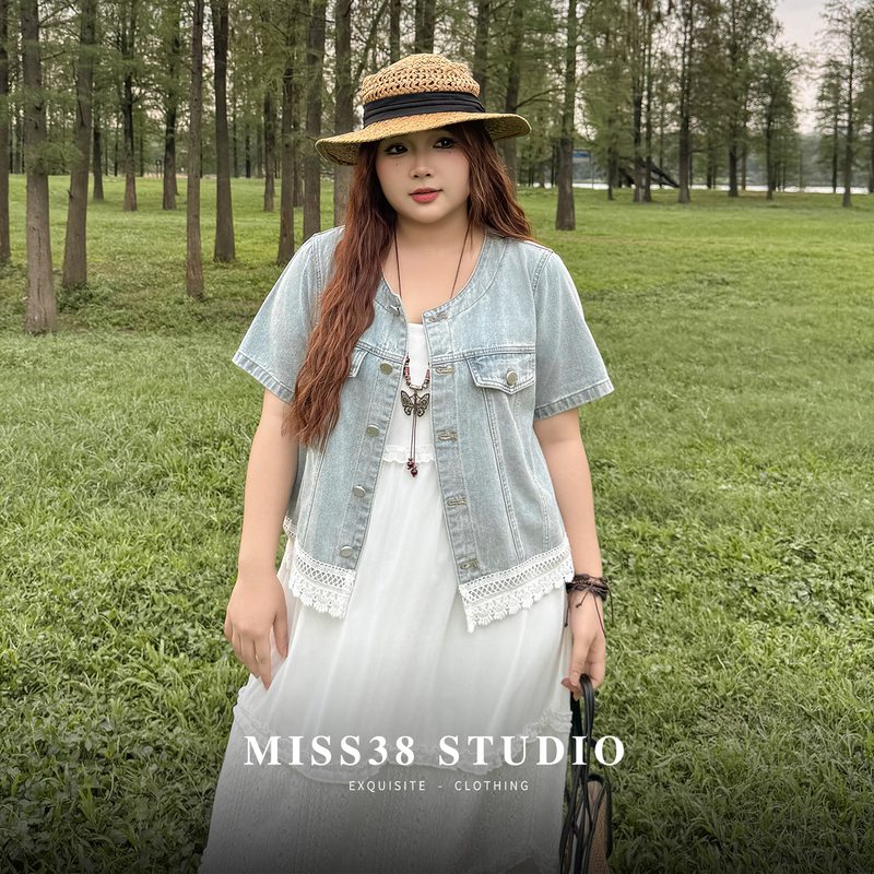 Plus Size Women's Clothing [Korean Style Lace Denim] Summer Design for Plus-Size Women, Round Neck Lace Splicing Denim Short Jacket
