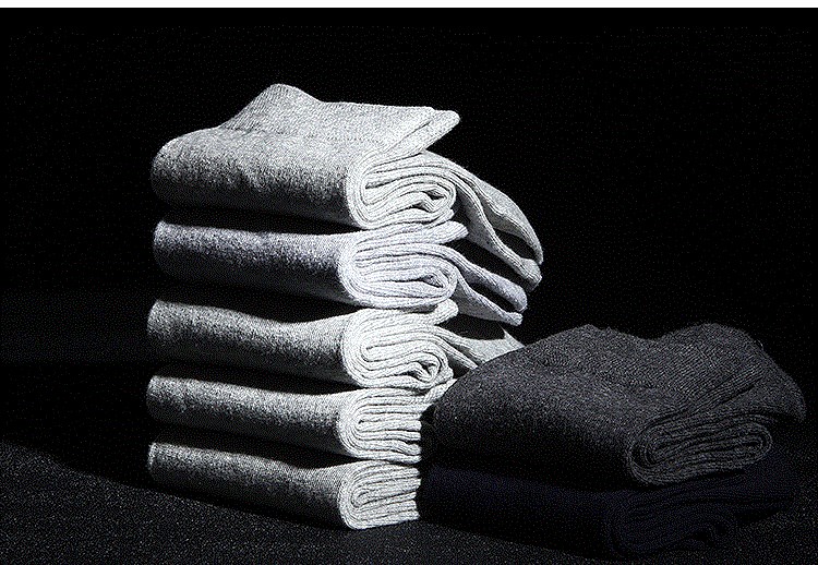 Mùa xuân nam khử mùi vớ cotton ống dài màu đen thấm mồ hôi hộp quà mùa hè thoáng khí ống cao màu đen và trắng tất nữ