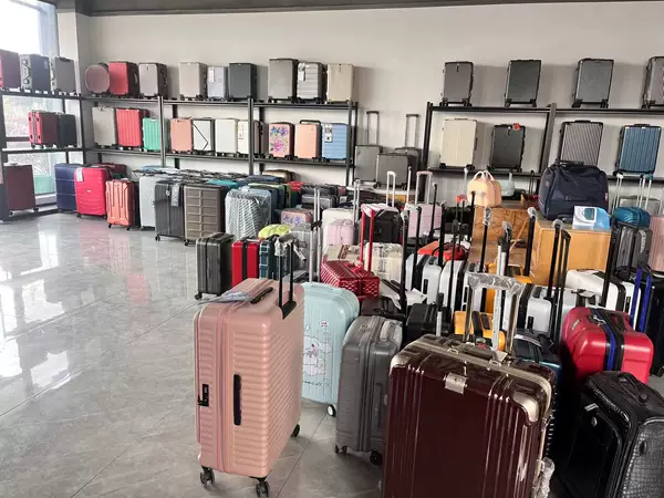 Товары от 小蓝外贸行李箱包店