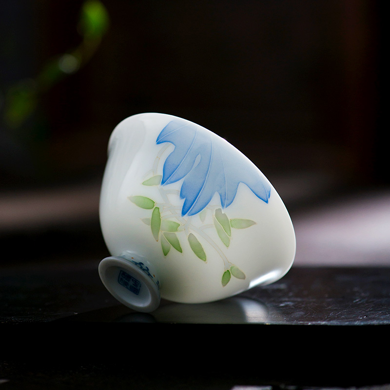 Under the glaze colorful hand - made master cup single cup "women of jingdezhen small sample tea cup tea light move perfectly playable cup by hand