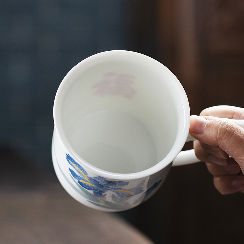 Ceramic cups with cover a single large capacity the office high - grade men and make tea cup hand - made Chinese style household drinking water