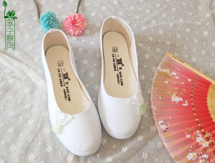 Giày phong cách cổ xưa Quần áo của phụ nữ với giày vải Giày trắng Giày phong cách Trung Quốc Giày khiêu vũ phẳng mềm gió quốc gia với giày đơn giầy dép