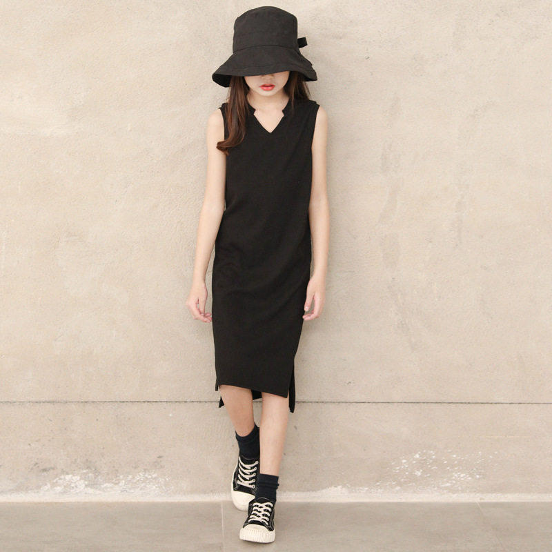 Girl V Collar Temperament Foreign Dress 2022 Summer Brief Black Open Fork Elastic Display Slim Vest Skirt Over Knee Long Skirt