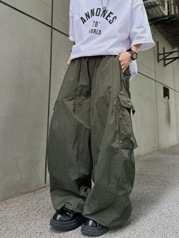Xbro Japanese Retro Large Pocket Silhouette Slimming and Body-Covering Plus-Size Cargo Pants with Adjustable Cuffs, Army Green Paratrooper Pants Bf