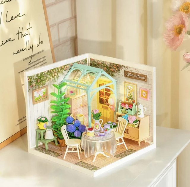 Ruolai Super World New Product Chuying Tea House Taking a Break Between Flowers Handmade DIY Model House Creative Gifts