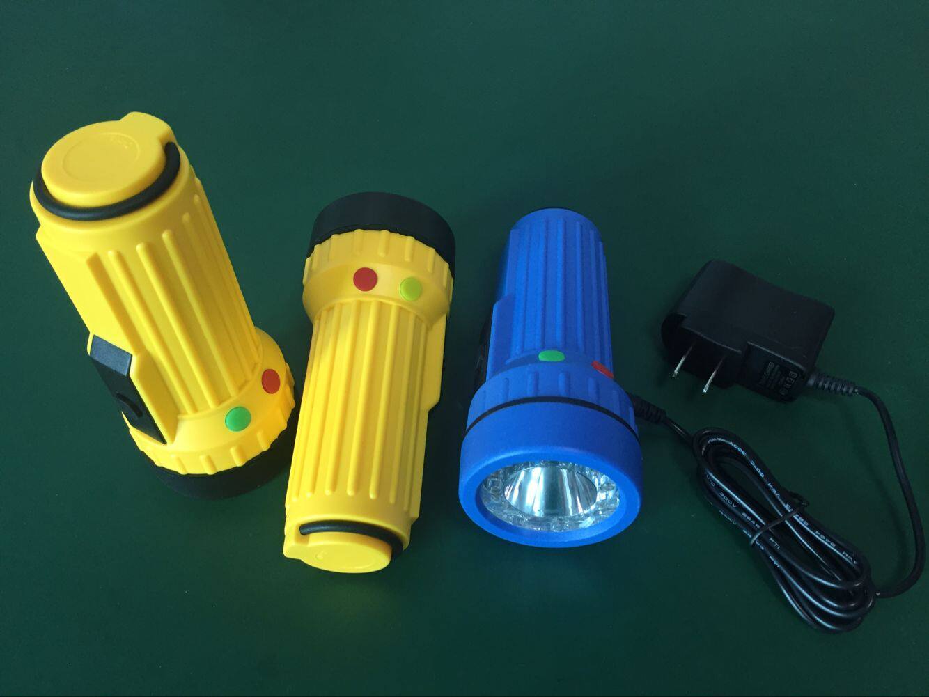 Micro-intense light signal lamp Railway tricolour signal lamp flashlight type signal lamp Three-colour railway tuning signal lamp