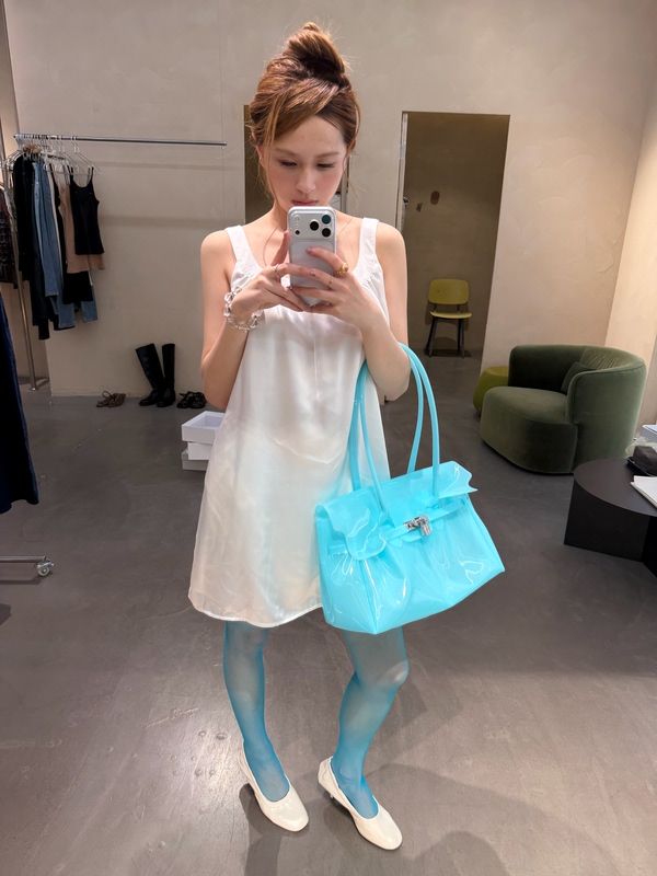 Orgeing Jelly Bag Korean Summer New Commuter Tote Bag Fashionable Transparent Large Capacity Armpit Bag for Women Orgeing Jelly Bag Korean Summer New Commuter Tote Bag Fashionable Transparent Large Capacity Armpit Bag for Women
