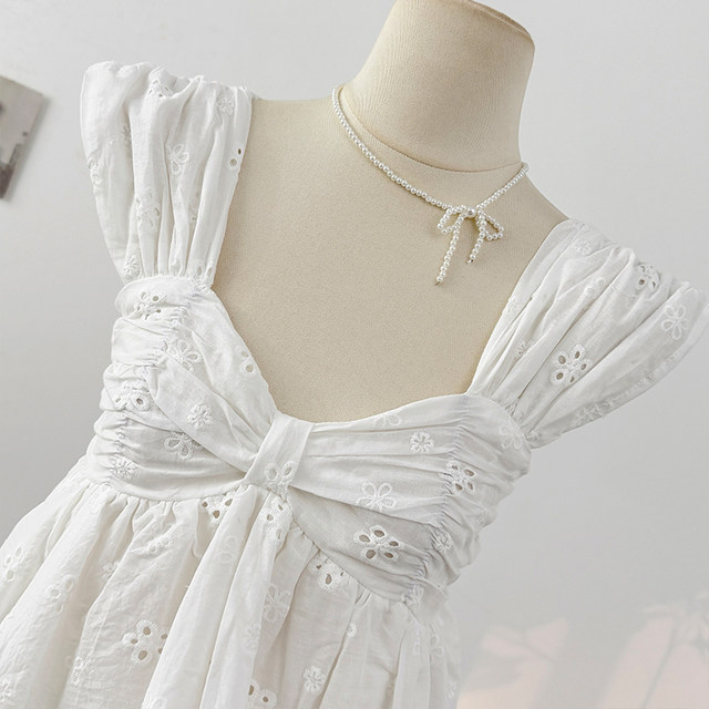 Sweet hottie sexy V-neck ruffle camisole women's summer 2025 embroidered flower hollow pleated skirt top