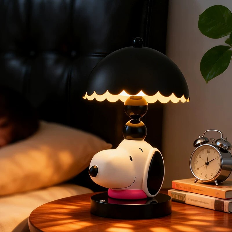 Creative and Cute Snoopy Table Lamp, Special Night Light for Kidsren's Room, Bedroom, Bedside, Eye Protection, High-Looking Birthday Gift