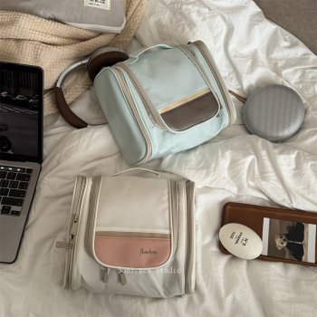 Japanese waterproof three-dimensional portable toiletries