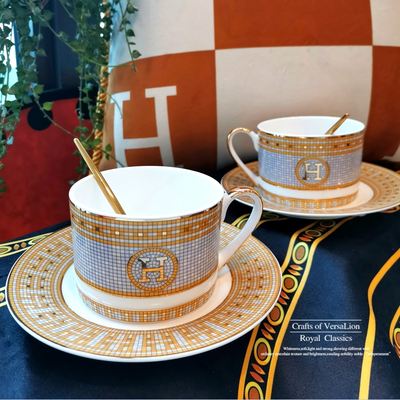 European-style small luxury coffee cups and plates, retro H afternoon tea cake plates, model room, golden ornaments, household ceramic cups