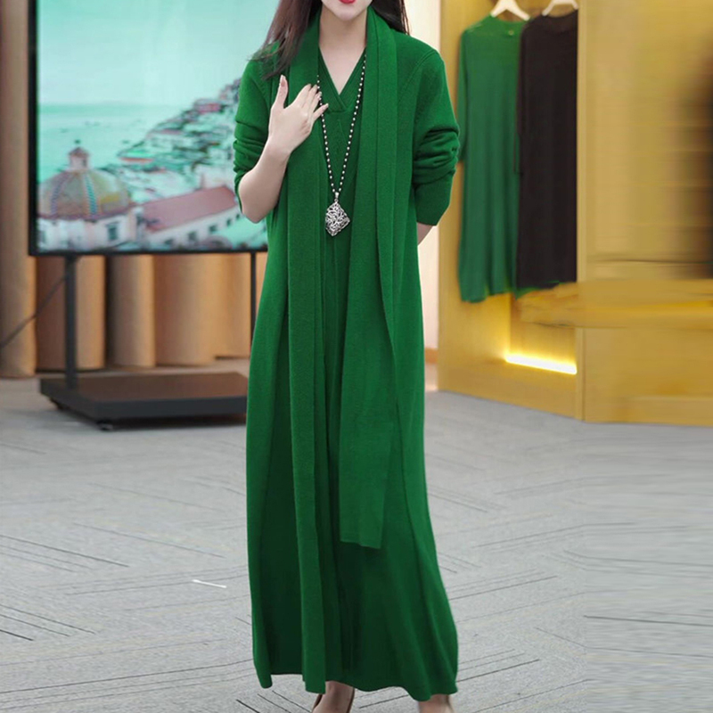 Over-The-Knee Long Solid Color Wool Sweater Dress for Women, Loose Plus Size Fashion with Scarf, Base Layer Sweater Dress