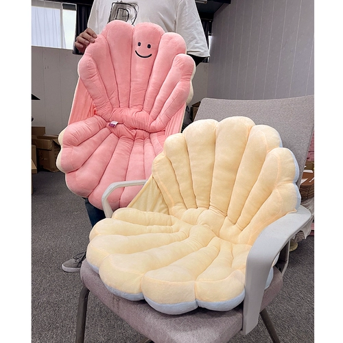 Плюшевая игрушка, подушка, большая кукла из жемчуга, диван, спальный мешок