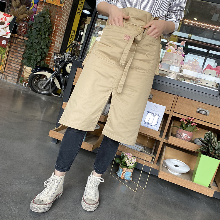 Large pocket apron with pockets for collecting money