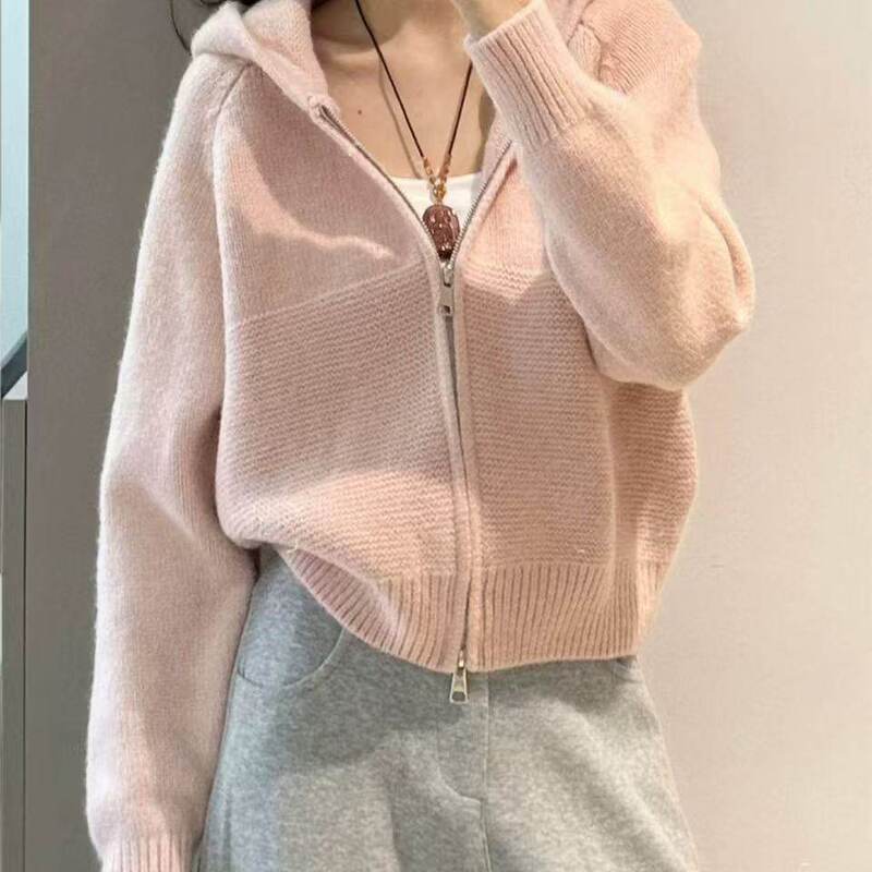 Early Autumn Hooded Zip-Up Knitted Cardigan for Women, Short, Loose, Slimming, Pink Cable Knit Sweater, Gentle Style Outerwear Early Autumn Hooded Zip-Up Knitted Cardigan for Women, Short, Loose, Slimming, Pink Cable Knit Sweater, Gentle Style Outerwear