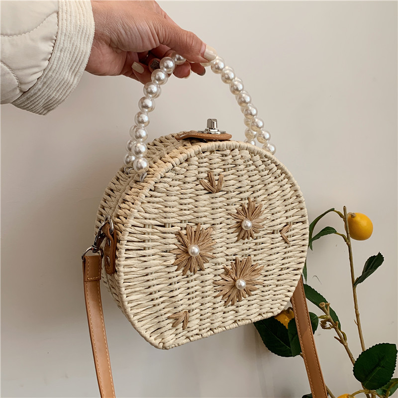 Women's Small Summer Straw Flower Streetwear Pearls Lock Clasp Handbag display picture 2