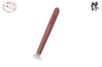 У новой версии модели красного дерева нет иглы