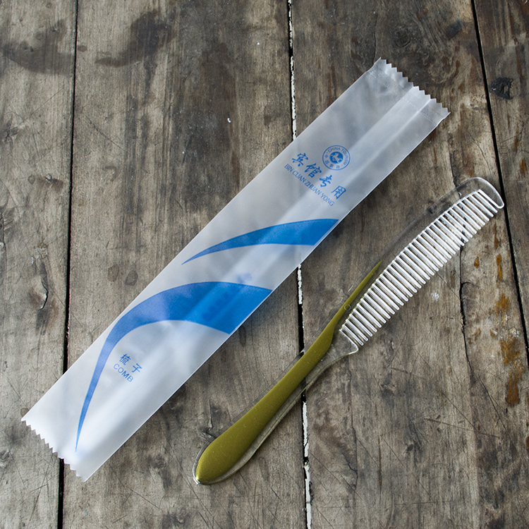 Hotel toiletries Disposable Combs Hotel Guest Room Supplies Plastic Comb Whole Box