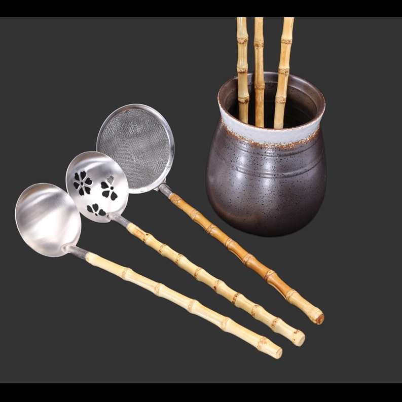 Bamboo handle hot pot spoon Japanese stainless steel soup spoon Bamboo handle colander ramen spoon hot pot soup spoon cooking spoon