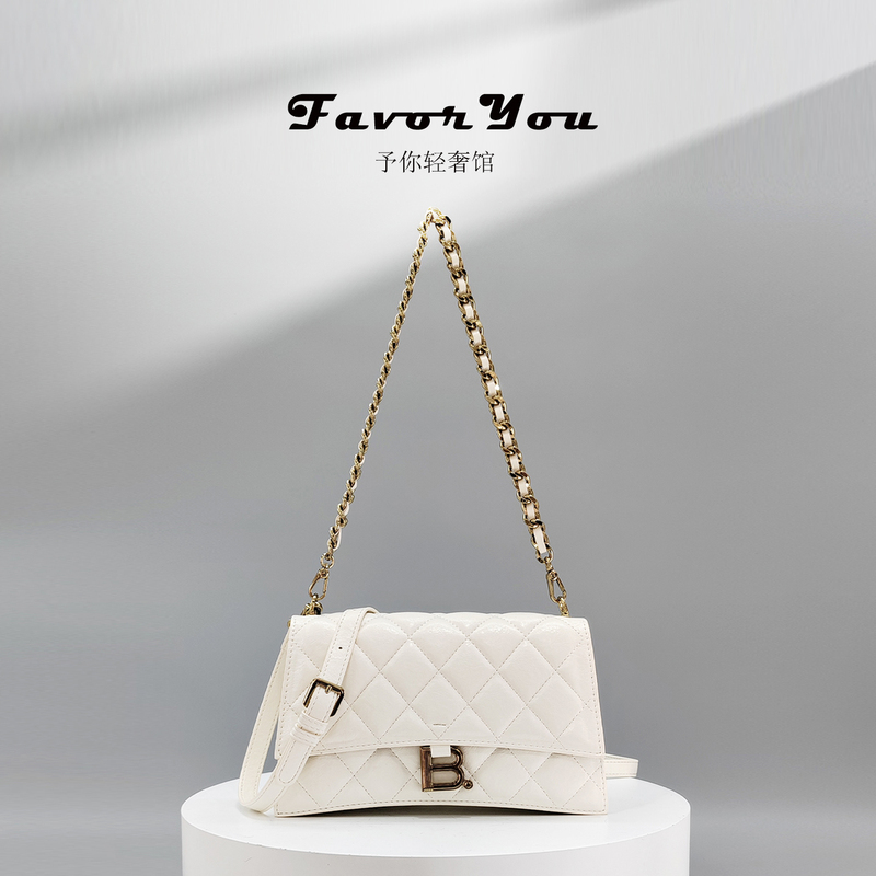 Oil-Waxed Genuine Leather Hourglass Bag, Fashionable and Versatile, Stylish Quilted Chain Bag, Luxury Niche Crossbody Bag 3998