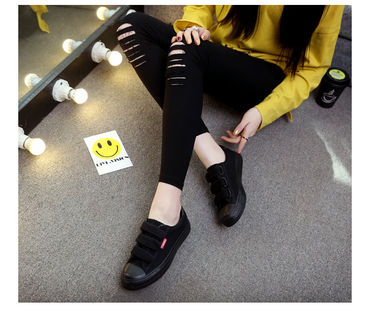 Các mẫu mùa xuân và mùa hè toàn màu đen thấp để giúp giày vải Velcro hoạt động shop giày sneaker