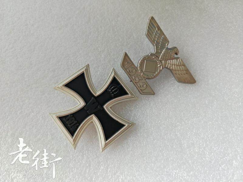European style Re-engraved German World War I First Class Iron Cross and 39 decorative medals Film and television props
