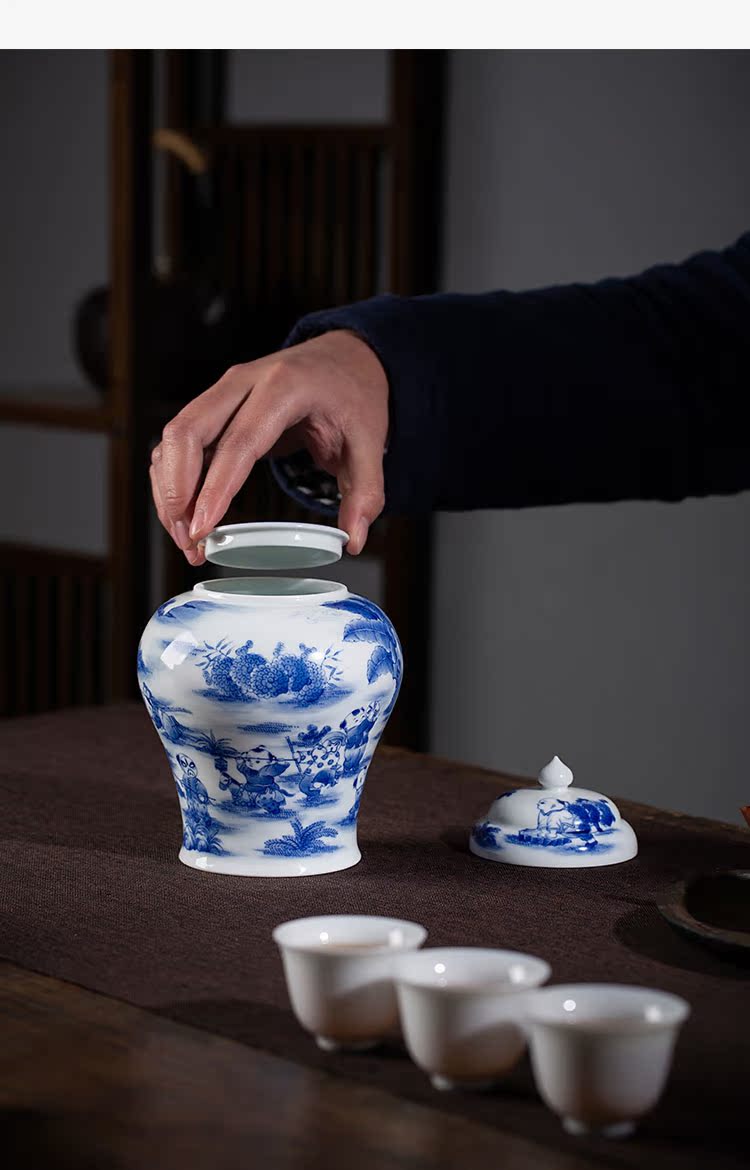 Jingdezhen blue and white porcelain hand - made caddy fixings sealed tank half jins installed under the glaze color the lad pu 'er tea storage tanks