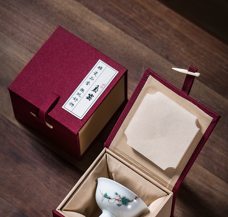 The Owl up jingdezhen ceramics by hand high liquor sample tea cup hand - made glair pine and wall painting of the cup