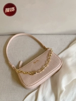 Розовый камень