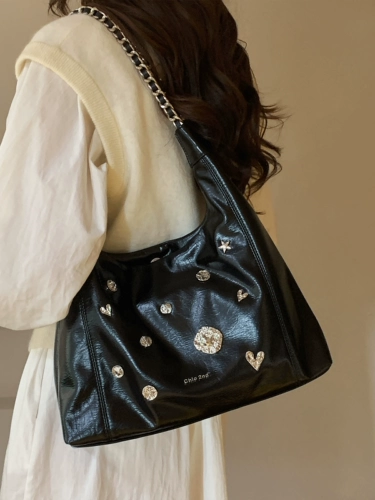 Вместительная и большая сумка на одно плечо, в стиле панк, коллекция 2023