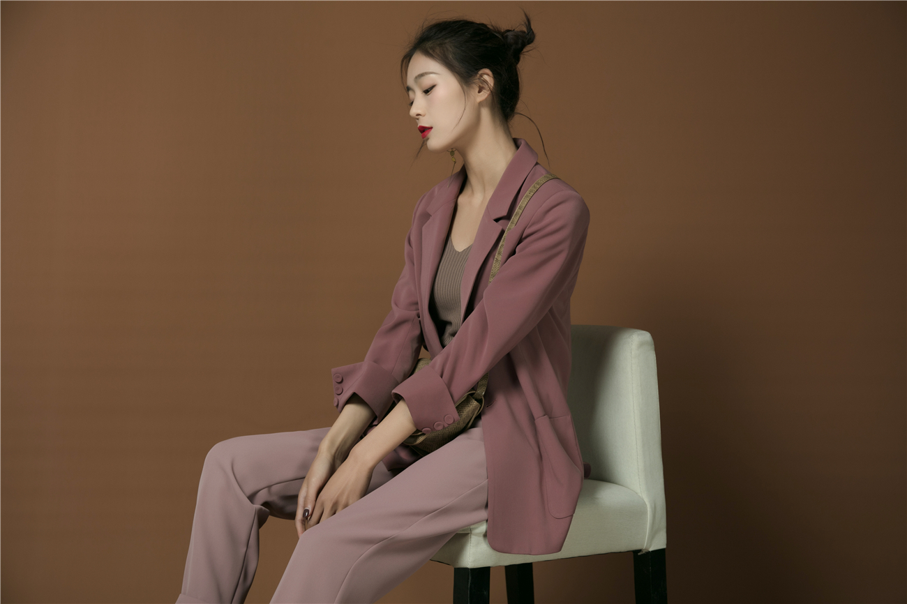 2018 mùa thu ban đầu mới đi lại gió quăn chín- điểm tay áo phù hợp với cổ áo đôi túi phù hợp với 藕 bột mỏng áo khoác nữ đồ bộ nữ đẹp
