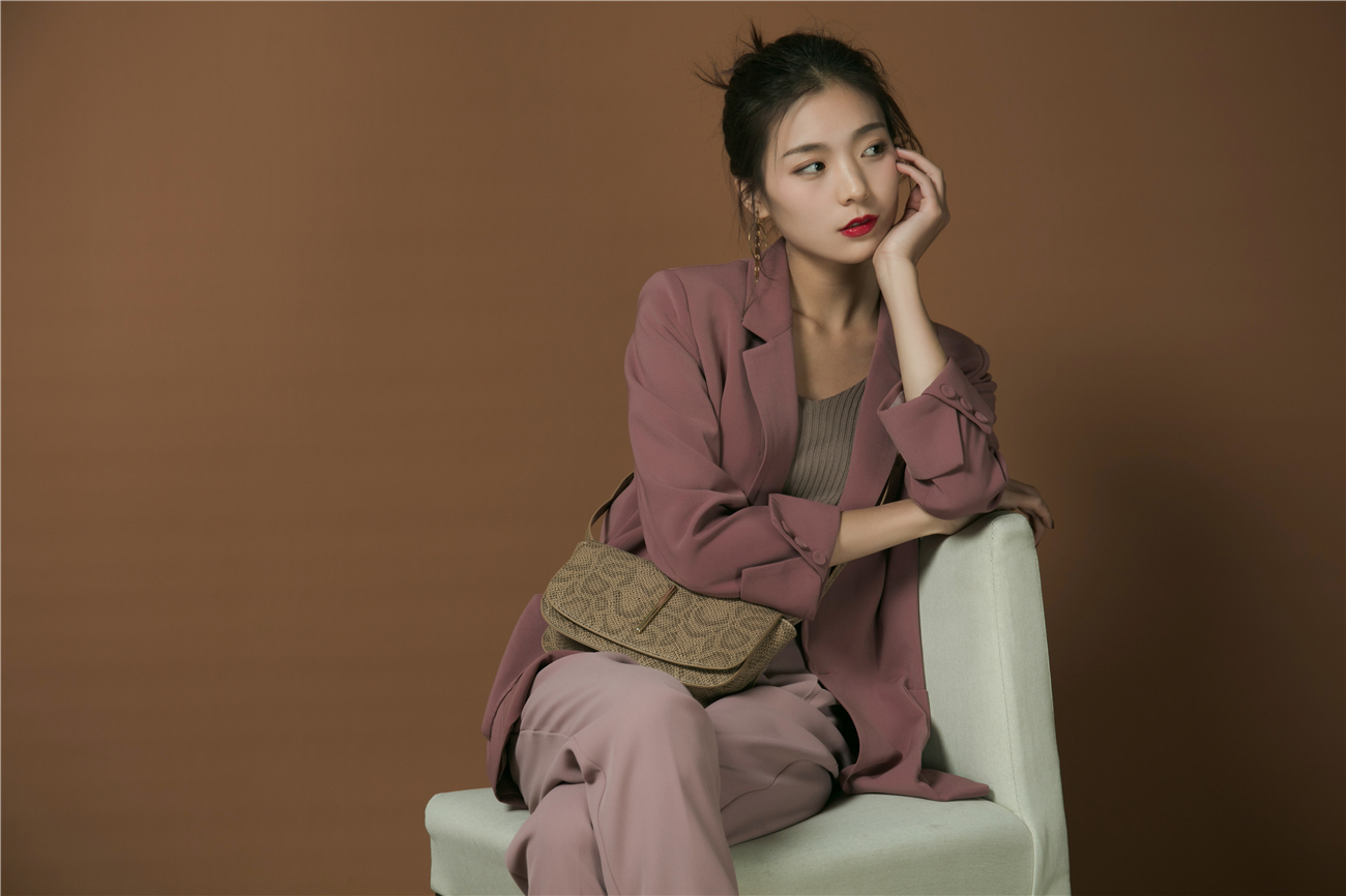 2018 mùa thu ban đầu mới đi lại gió quăn chín- điểm tay áo phù hợp với cổ áo đôi túi phù hợp với 藕 bột mỏng áo khoác nữ đồ bộ nữ đẹp