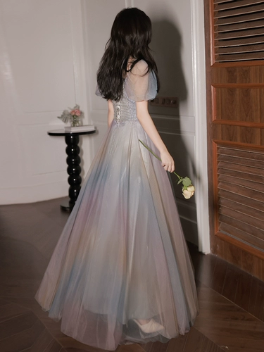 Небольшое длинное вечернее платье, коллекция 2023, городской стиль, изысканный стиль