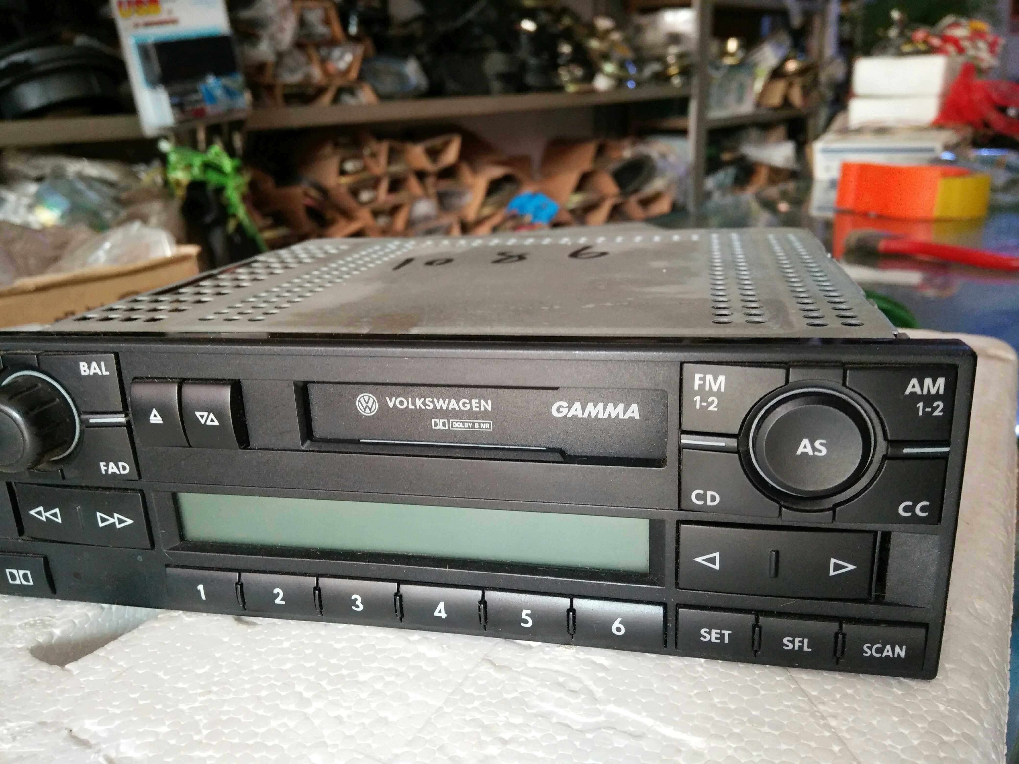 The old model of PassatB5 old treasure comes to the original car classic able to tug the box of a garma host