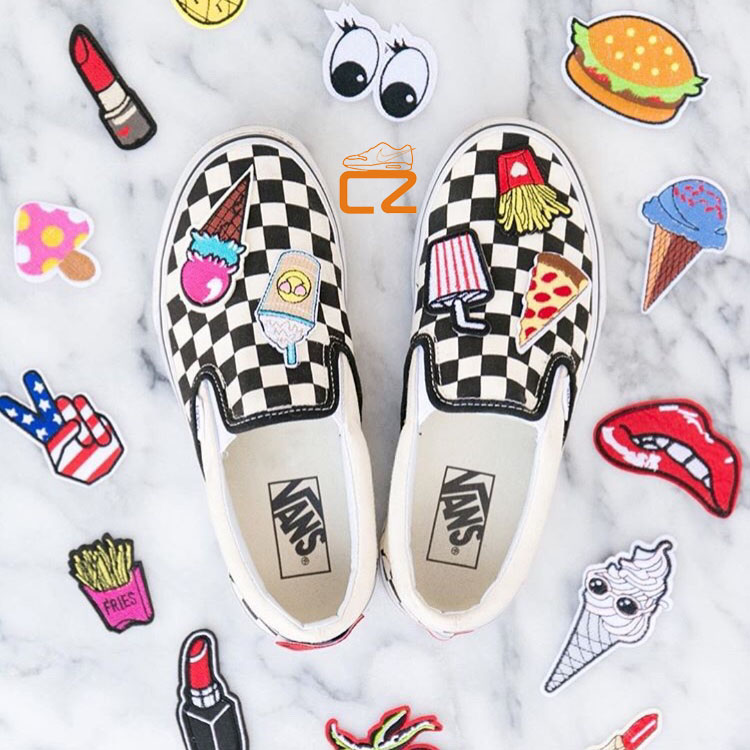 Giày vans trượt trên một bàn đạp kẻ sọc đen trắng giày nam và nữ giày vải VN00EYEBWW giày da thể thao
