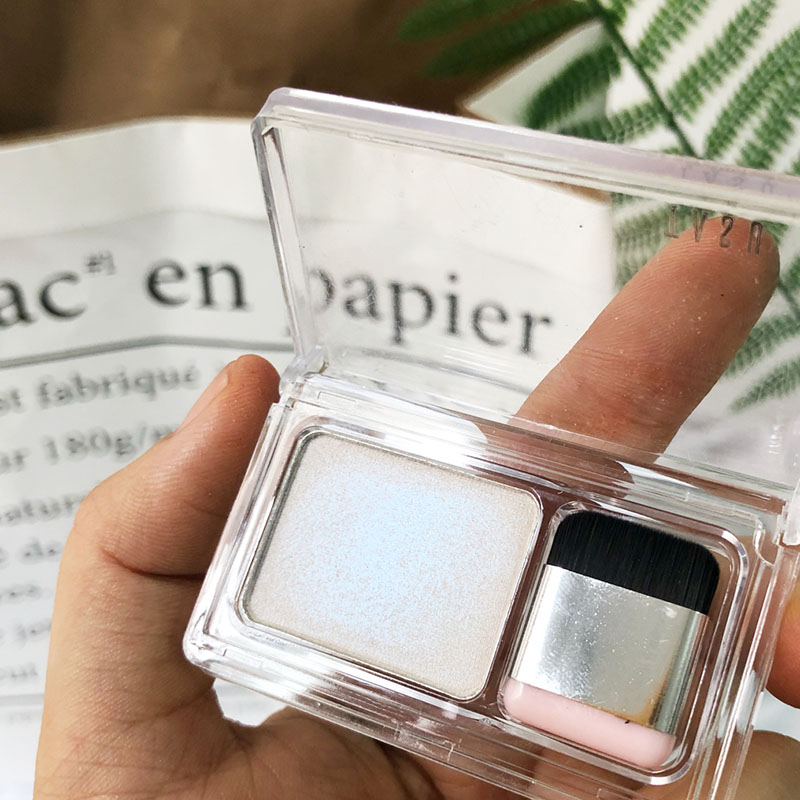 Ánh sáng đơn giản của cô ấy là ánh sáng cao màu đỏ thay vì màu sắc đơn sắc, độ bóng cao, khả năng sửa chữa âm thanh nổi làm sáng tông màu da phân cực màu xanh vàng hồng highlight mắt