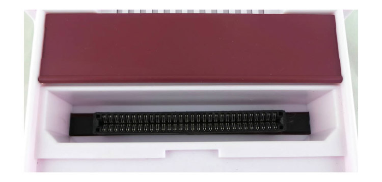 Máy trò chơi bắt nạt D99 trò chơi video truyền hình gia đình 8 bit FC cắm thẻ vàng đôi tay cầm máy màu đỏ và trắng cổ điển hoài cổ tay cầm chơi game