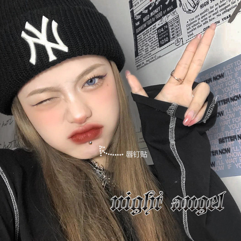 The lip is not required to hole up the nail stainless steel not to drop the color false personality No hole no perforated brow nail nose nail