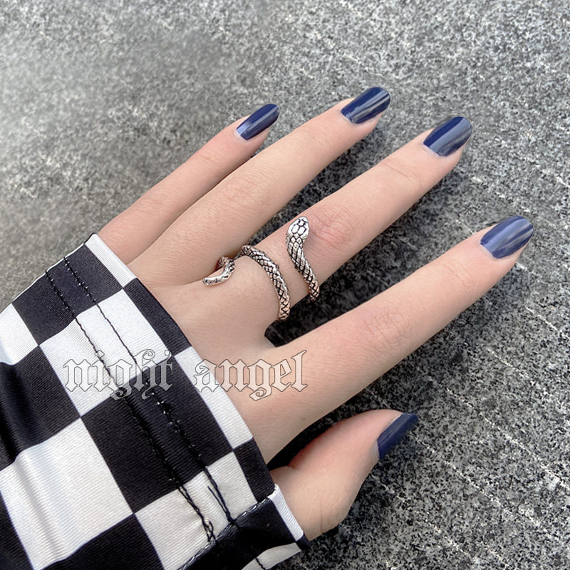 European and American retro to make old serpentine ring adjustable Snake type winding ring opening minimalist personality wave cool dark black