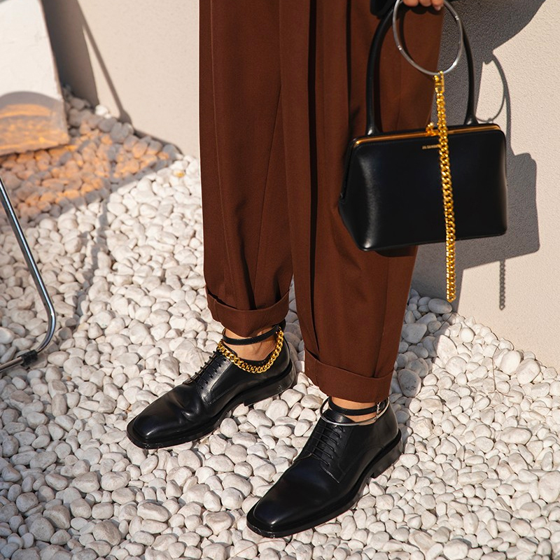 ALEXSARA small leather shoes female Inn Wind 2021 new autumn and winter 100 lap strap metal chain flat bottom square head shoes