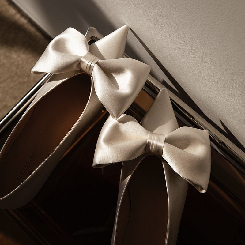 ALEXSARA2022 Early Spring New Sheep Leather 100 Hitch Pointed Flowers Flat Bottom Shoe Real Silk Butterfly Knot heel Single shoe