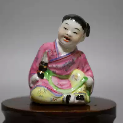 Jingdezhen cultural leather old factory goods porcelain home decoration ornaments 567 porcelain sculpture porcelain factory Tea Town red clothes boy