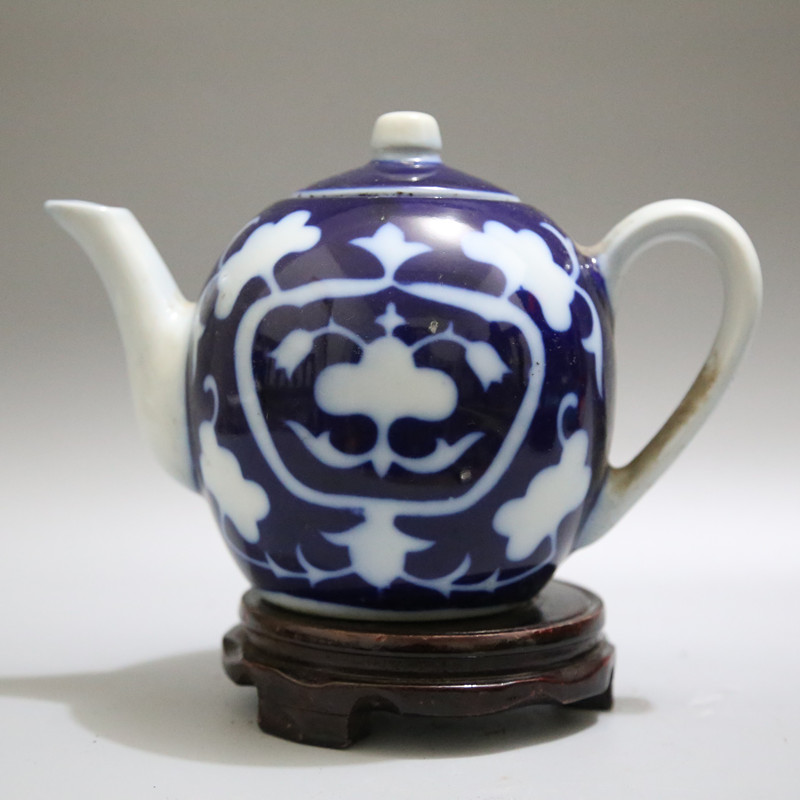 Jingdezhen Cultural Revolution Porcelain Old Factory Goods Porcelain Nostalgia Red Collection Bag Old Fidelity Hand Painted Green Flowers Winter Melon Pot