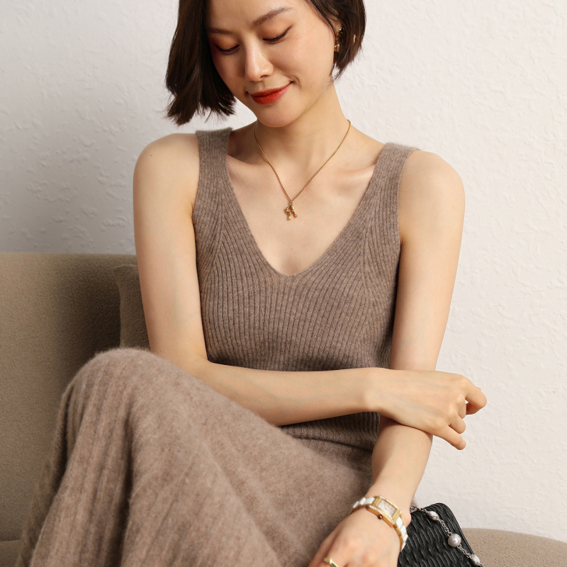 Versatile Outerwear V-Neck U-Neck Cashmere Camisole for Women, Thin Cashmere Top for Layering or Wearing Alone, Paired with a Blazer as a Base Layer