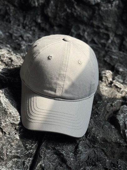 High-Quality Solid Color Baseball Cap with Deep Crown, Large Head Circumference, Extended Brim, Plain and Simple, Versatile, Makes the Face Look Smaller