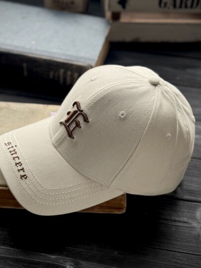 American version of the hard-top Sanskrit personalized embroidered baseball cap for men with large head circumference and niche peaked cap for women, fashionable, casual and versatile