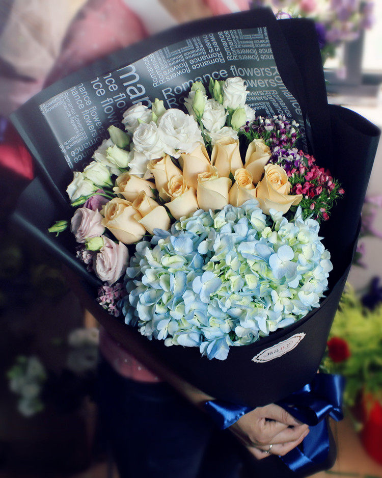 厦门鲜花店红粉香槟玫瑰绣球礼盒花束同城速递祝福送朋友生日礼物