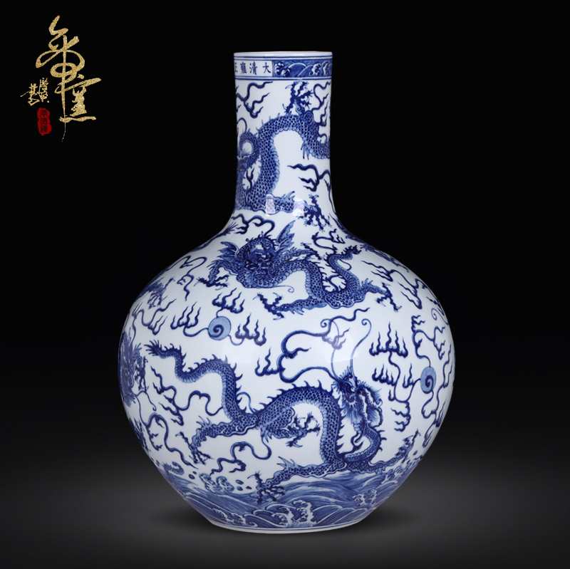 Jingdezhen ceramics imitation qianlong antique blue and white porcelain vases, flower arrangement dragon Chinese style living room is placed in the day