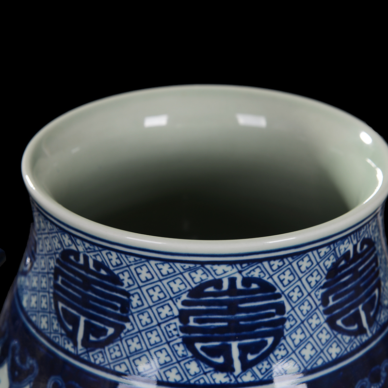 Antique hand - made double listen tube of jingdezhen ceramics vase of blue and white porcelain flowers sitting room adornment is placed the process