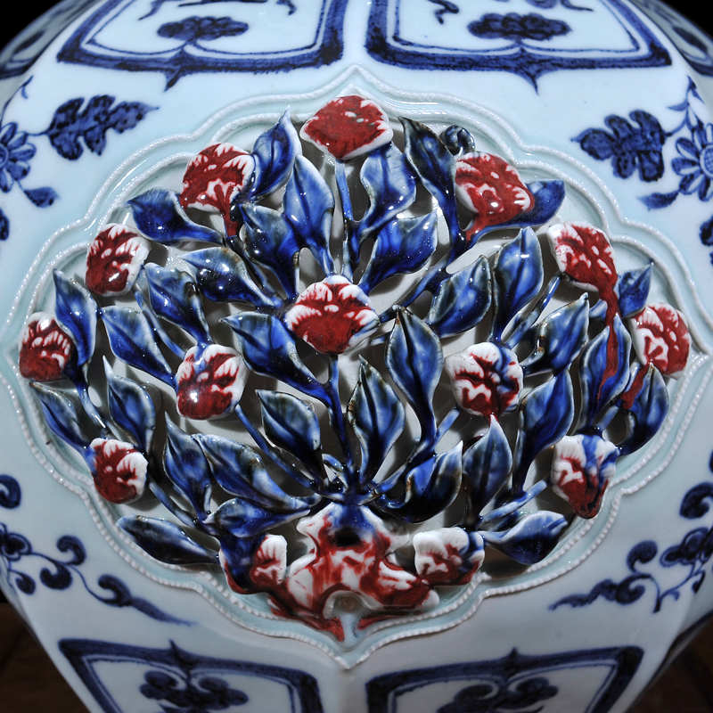 Jingdezhen ceramics imitation yuan and Ming blue and white youligong carved gourd bottle fashionable household decorative furnishing articles